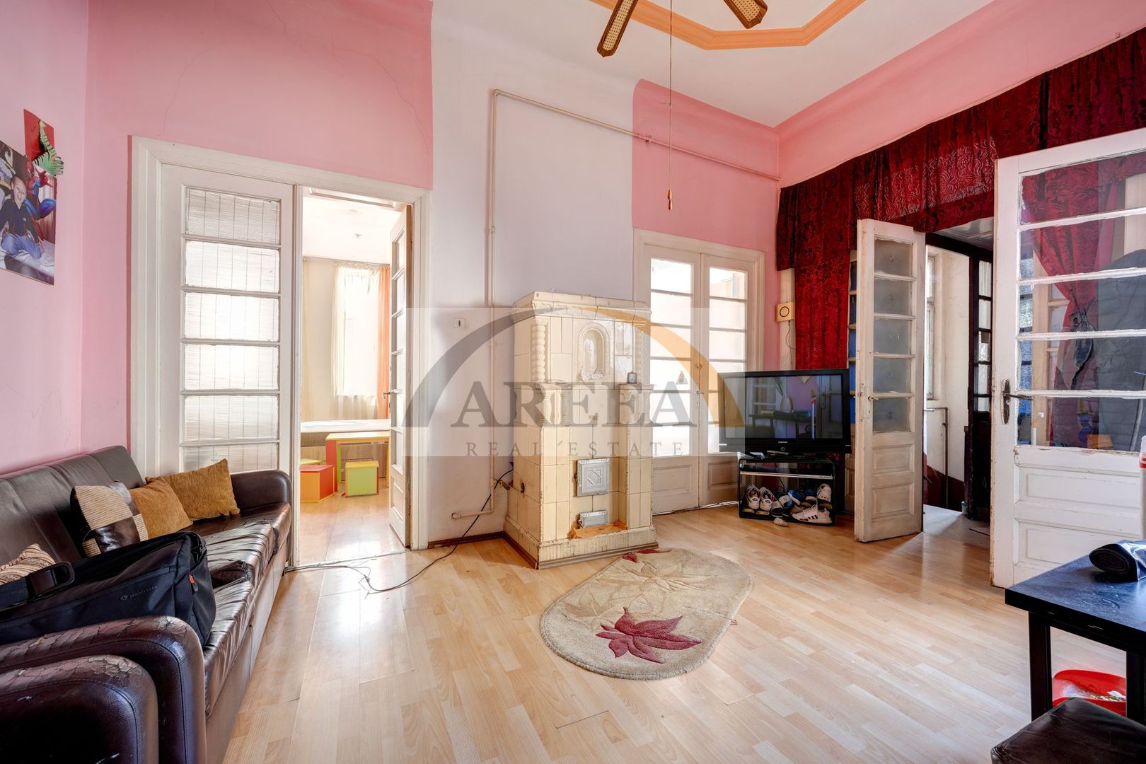 Proprietate in vila, etaj, partial renovat - Pasajul Unirii - 154 mp - Poză 4