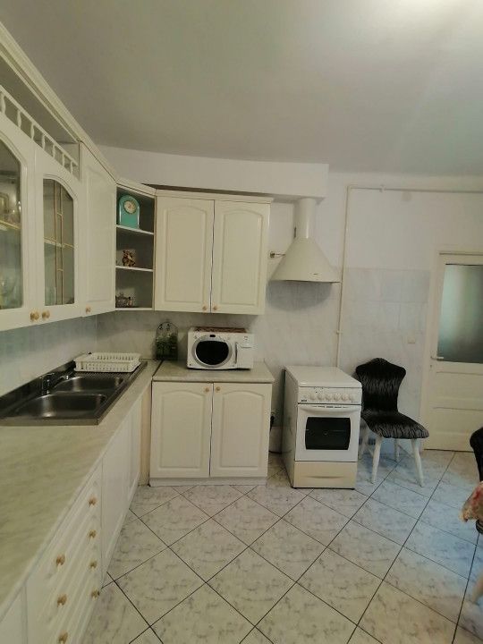 Apartament 3 camere in vila de inchiriat, central, Campina - Poză 2