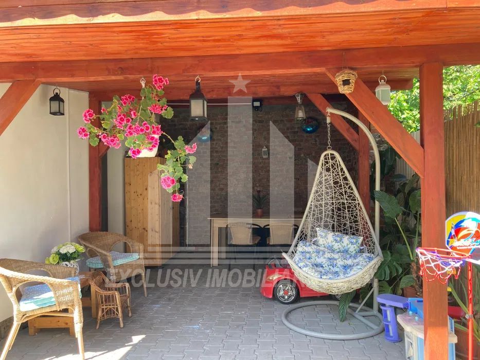 Casa individuala de vanzare, Lipoveni - Centru - Poză 7