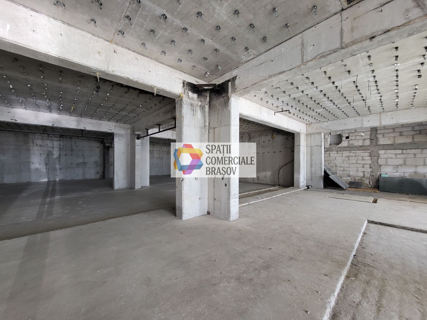 Clădire mixta -3600 mp - Poză 16
