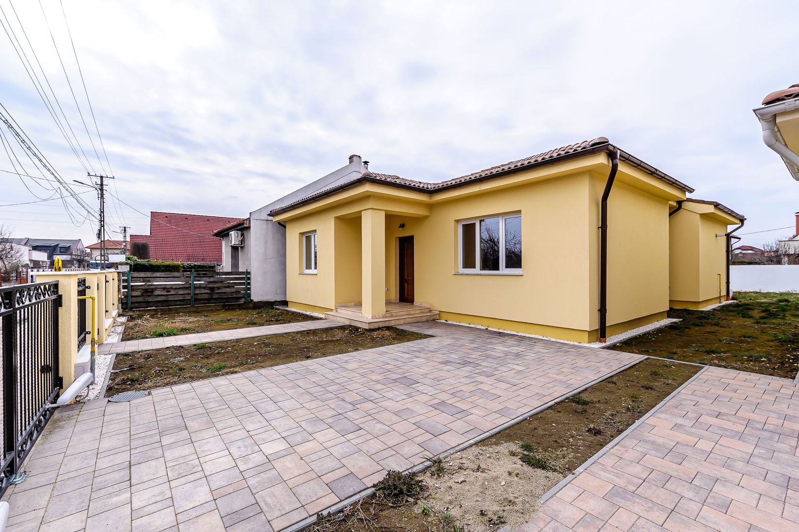 CASĂ NOUĂ TIP MEDITERANEAN, ZONA TABACOVICI - Poză 1