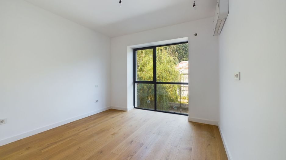 Apartament deosebit cu 3 camere pe Erou Iancu Nicolae - Poză 2