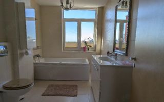 Apartament cu 3 camere, decomandat, tip Penthouse. - Poză 3