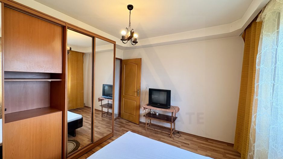 Apartament 2 camere decomandat cu balcon și pivniță în Vasile Aaron - Poză 12