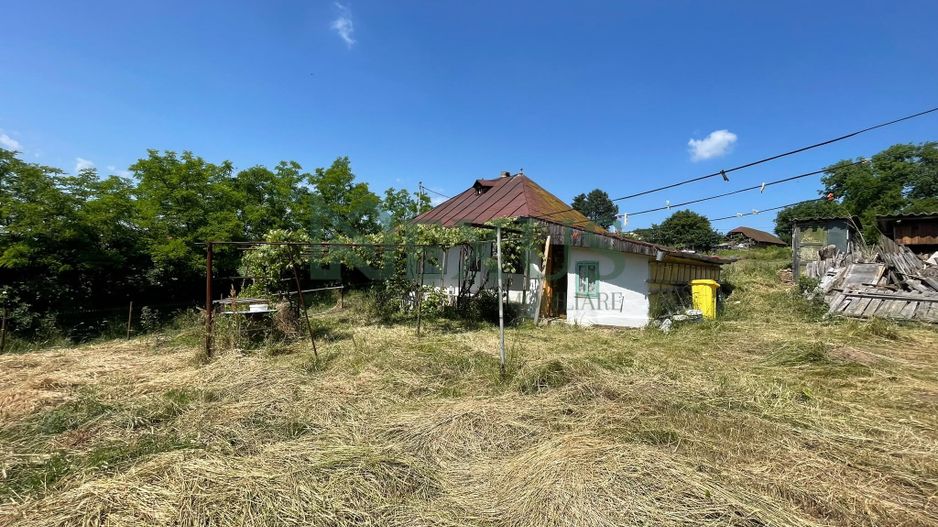 Casă bătrânească cu teren de 3.200 mp în Hertioana de Jos, jud.Bacău - Poză 3