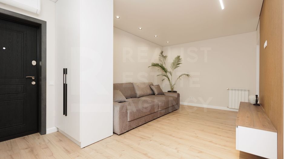 Vânzare, apartament, 2 odăi + living, str. Ion Buzdugan, Buiucani - Poză 1