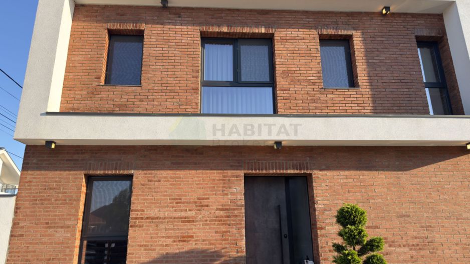 Eleganță și natură: vilă urbană exclusivistă în Tunari - Poză 1