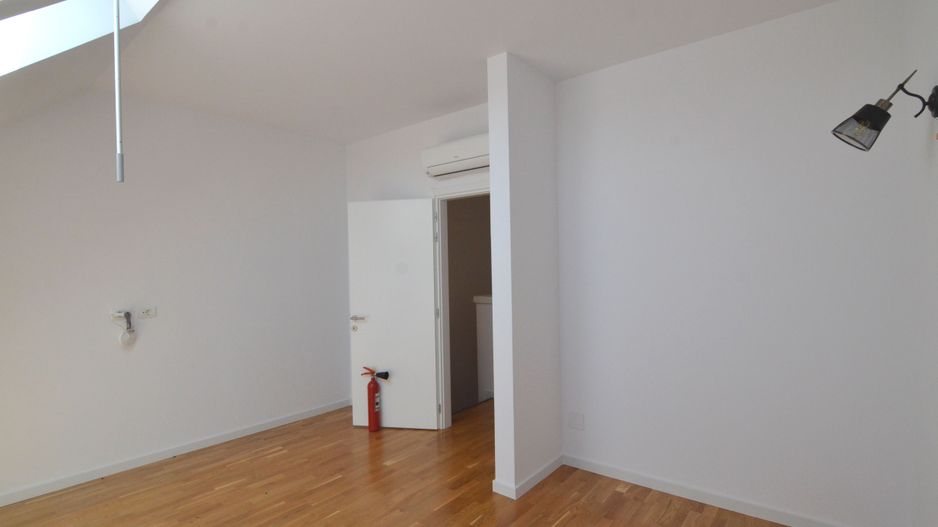 Inchiriem casa insiruita 5 camere partial mobilata - Poză 27