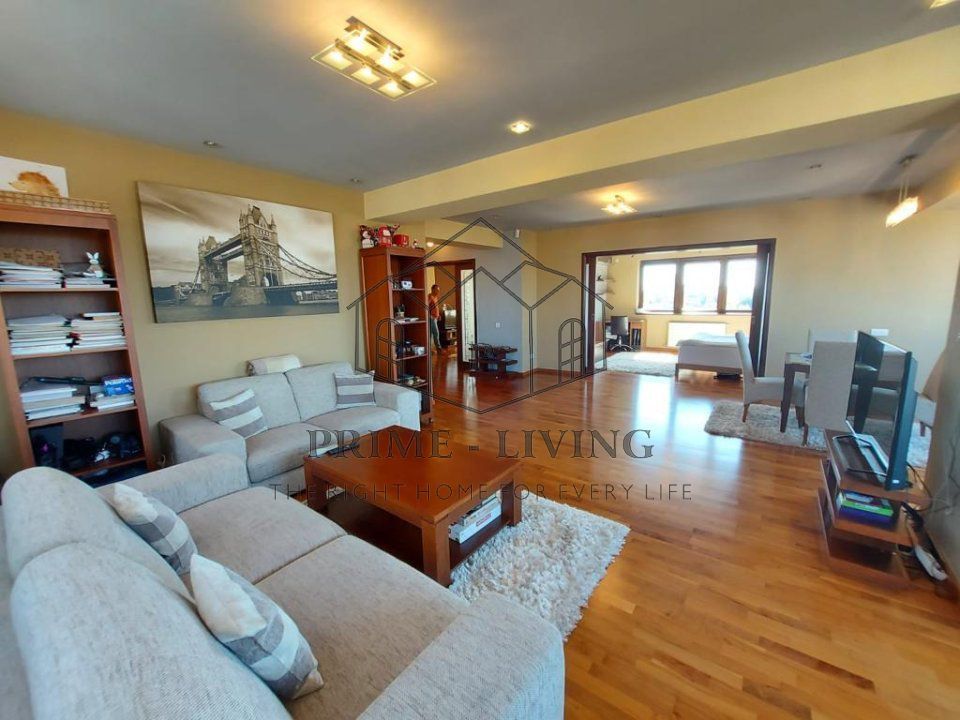 APARTAMENT CU 3 CAMERE, ULTRA-CENTRAL SI FOARTE SPATIOS LA VANZARE - Poză 1