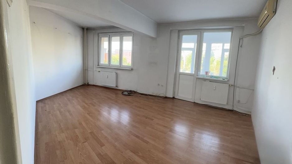 APARTAMENT  SPATIOS SI LUMINOS ZONA BRANCOVEANU - Poză 1