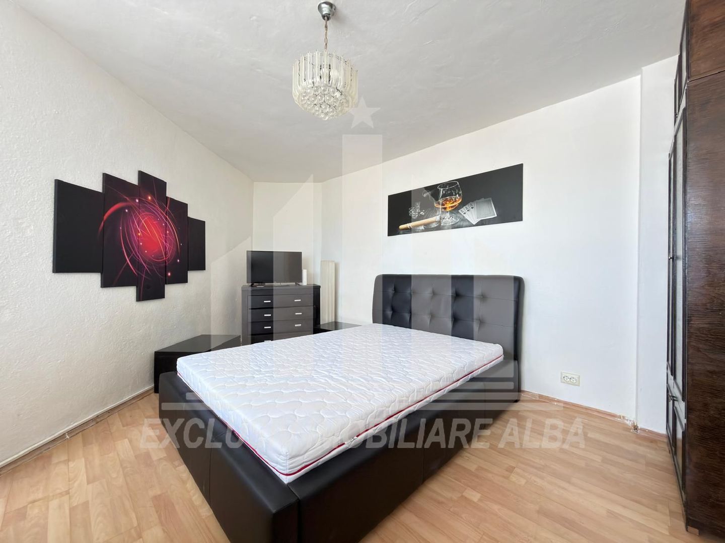 Garsoniera decomandata | De inchiriat | 33 mp | Cetate - M-uri - Poză 1