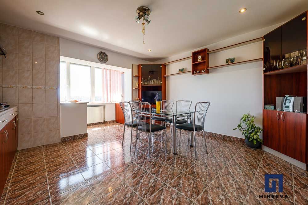 Apartament cu priveliste, 4 cam, decomandat – Zona Lipovei - Poză 5