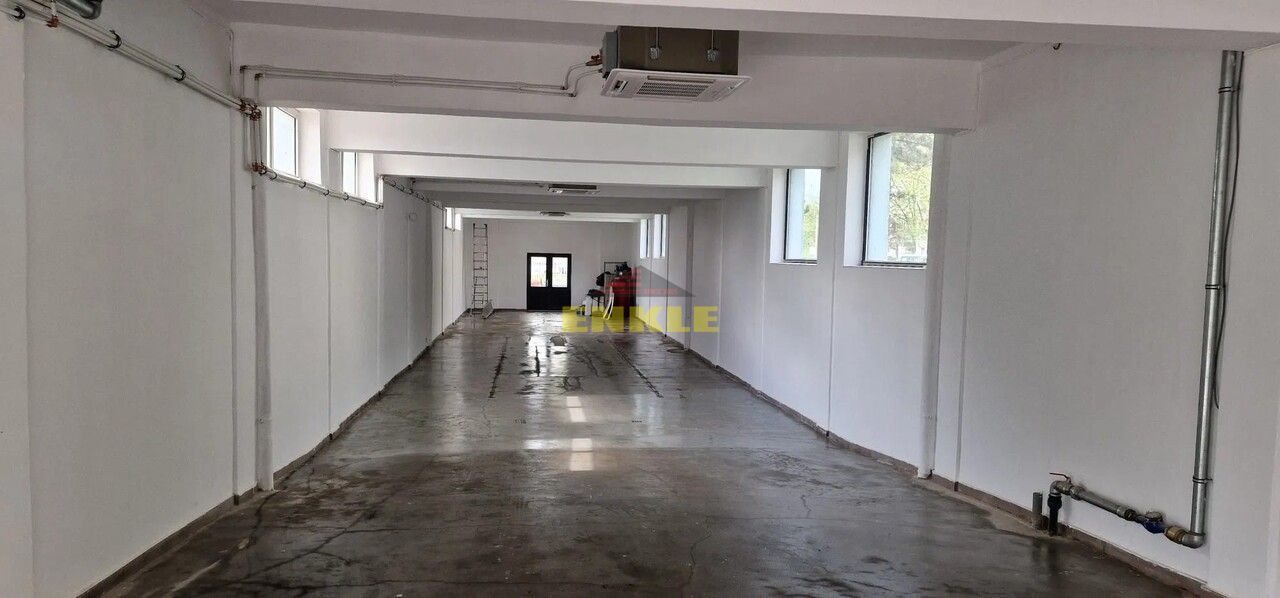 Cladire de inchiriat 400 mp cu teren de 1000 mp, zona Pacea -strada principala, pret 1500 euro - Poză 3