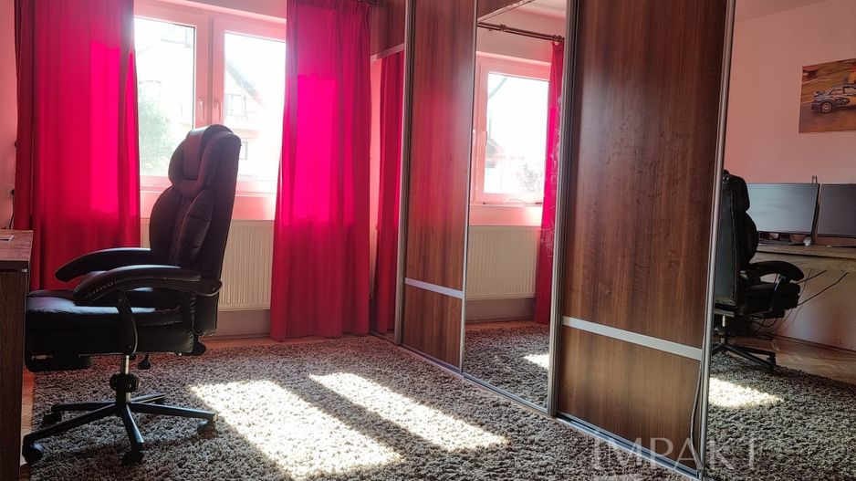Casă cu garaj, panouri solare și încărcare auto electrică- Zalău - Poză 6