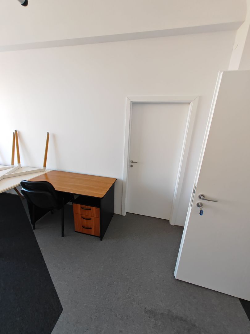 Birouri spatioase in cladire de birouri - Poză 3