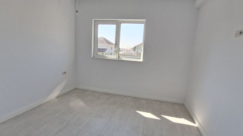 Duplex spatios cu garaj si pereti dublii - Poză 15