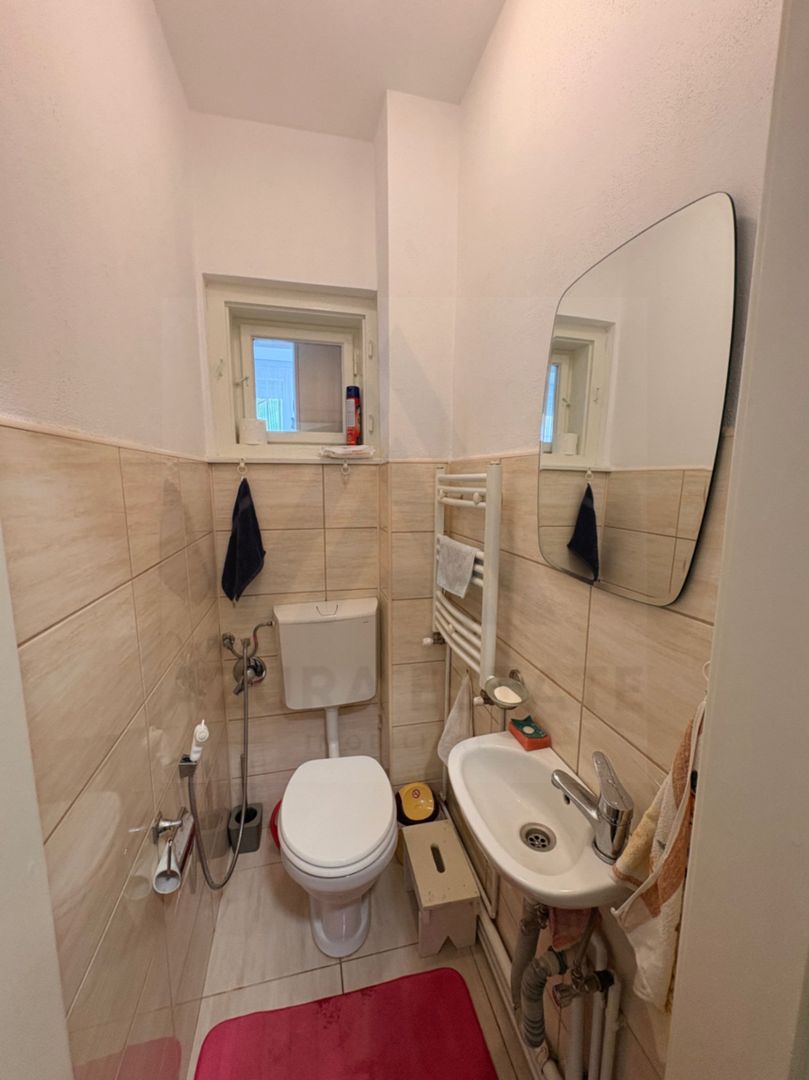 Apartament decomandat 70 mp utili 2 bai pivnita si curte 58 mp Central - Poză 16