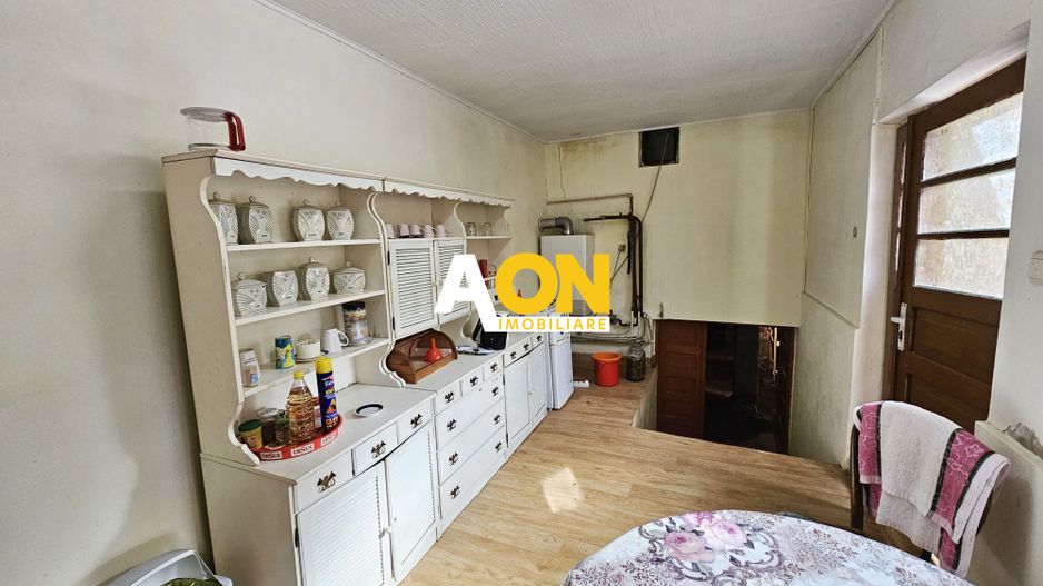 Casa cu 4 camere, 2024 mp teren, la asfalt, cu utilitati, Vintu de Jos - Poză 17