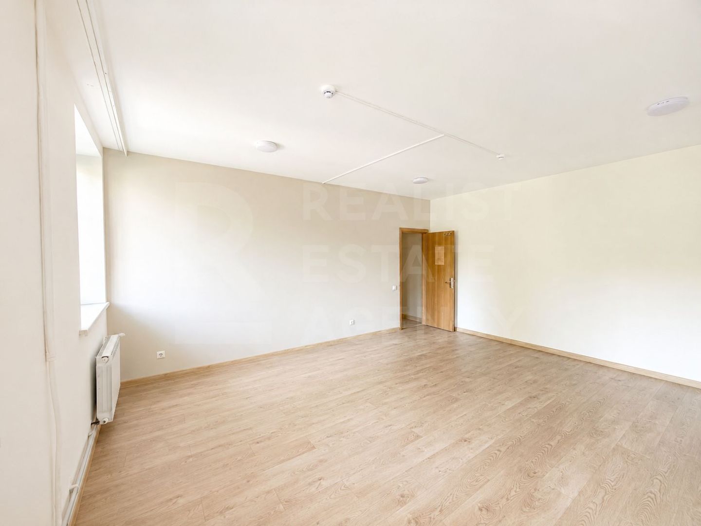 Chirie spatiu comercial/birou 79.9 mp, str. Alexandr Puşkin, Rîșcani - Poză 3