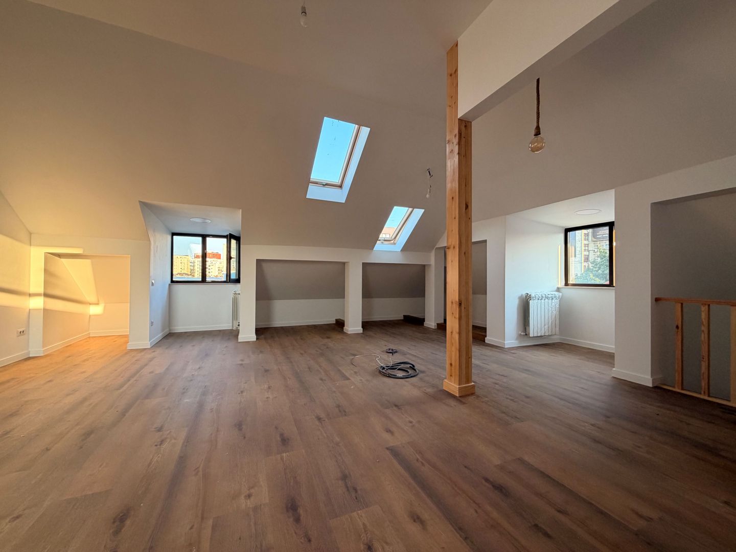 DUPLEX | ETAJ 1 + MANSARDA | LOC DE PARCARE | OPORTUNITATE - Poză 1