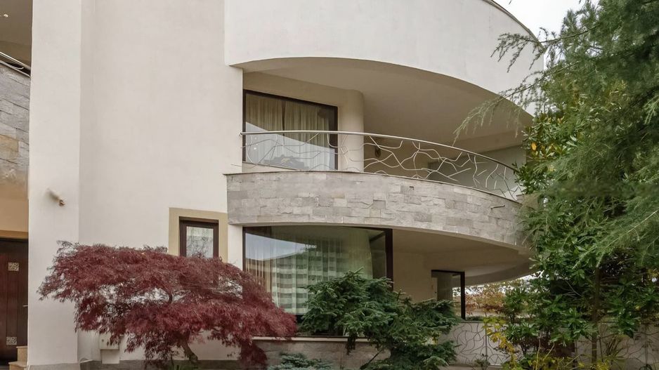 VILA ELEGANTA 5 CAMERE CU CURTE SI TERASA || EROU IANCU NICOLAE- PIPERA - Poză 30