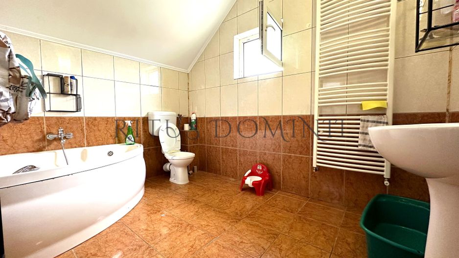 Vila Superba cu 6 Camere, Amenajata Echipe Muncitori, Oncea, 200mp - Poză 9