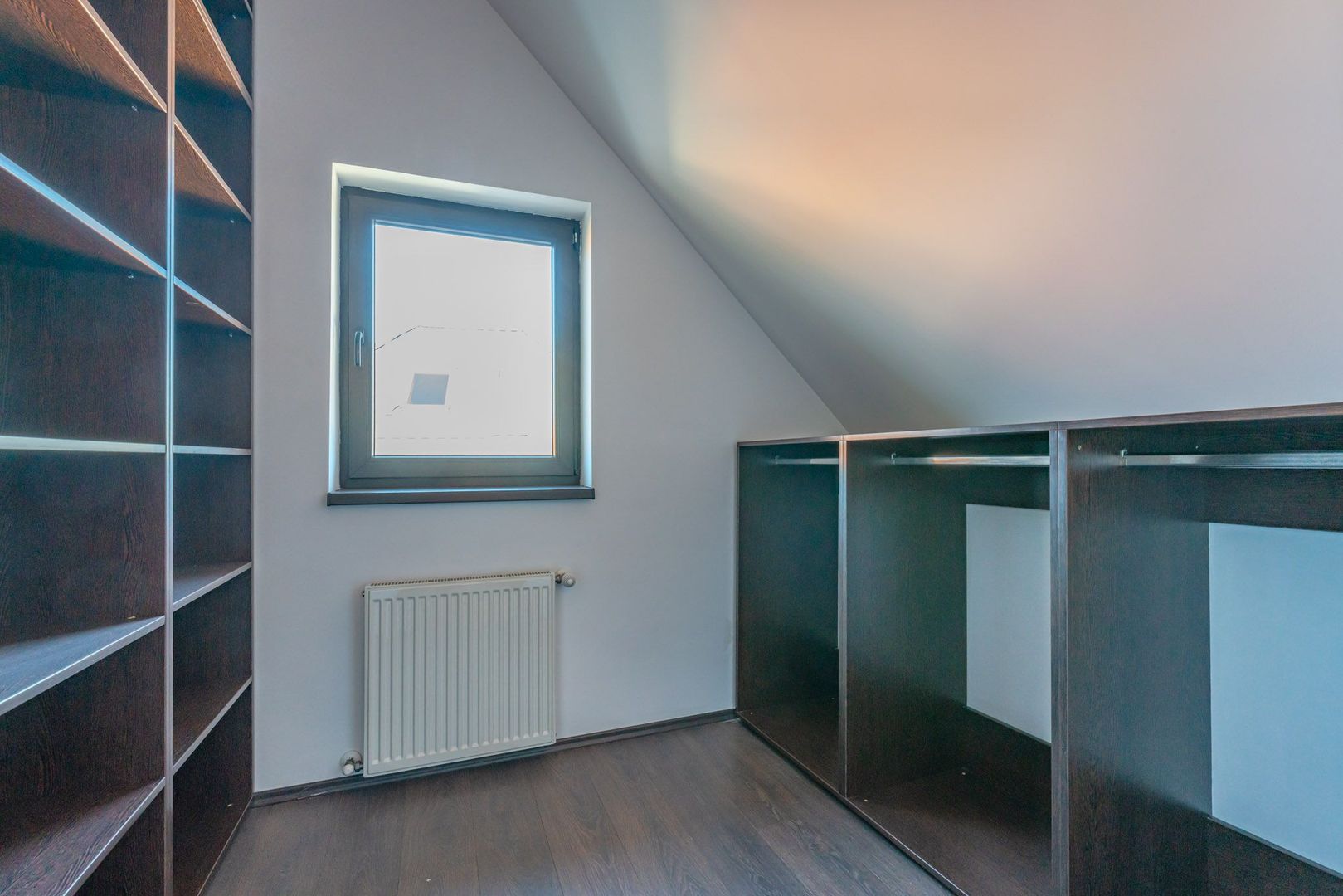 Casă modernă cu garaj și 4 dormitoare, aproape de Piața Sfatului - Poză 20