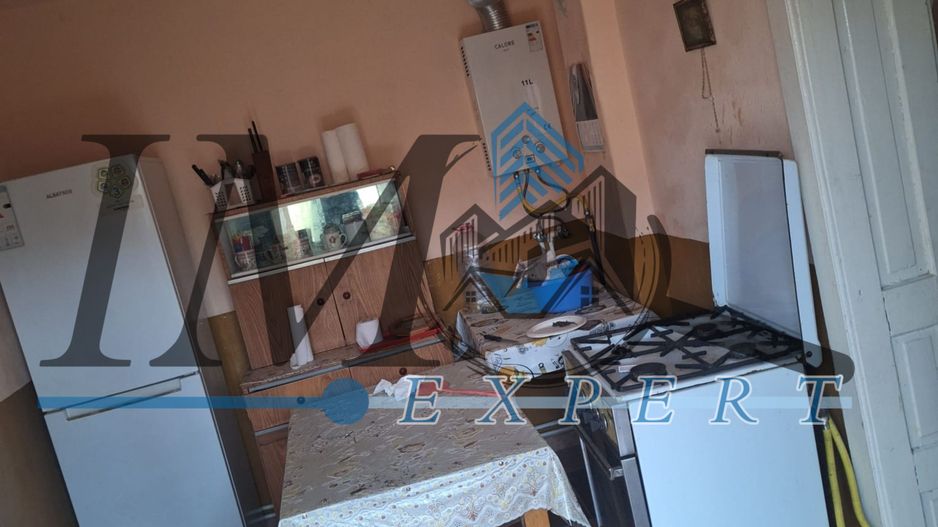 Casa de vânzare in Craciunel la strada principală - Poză 5