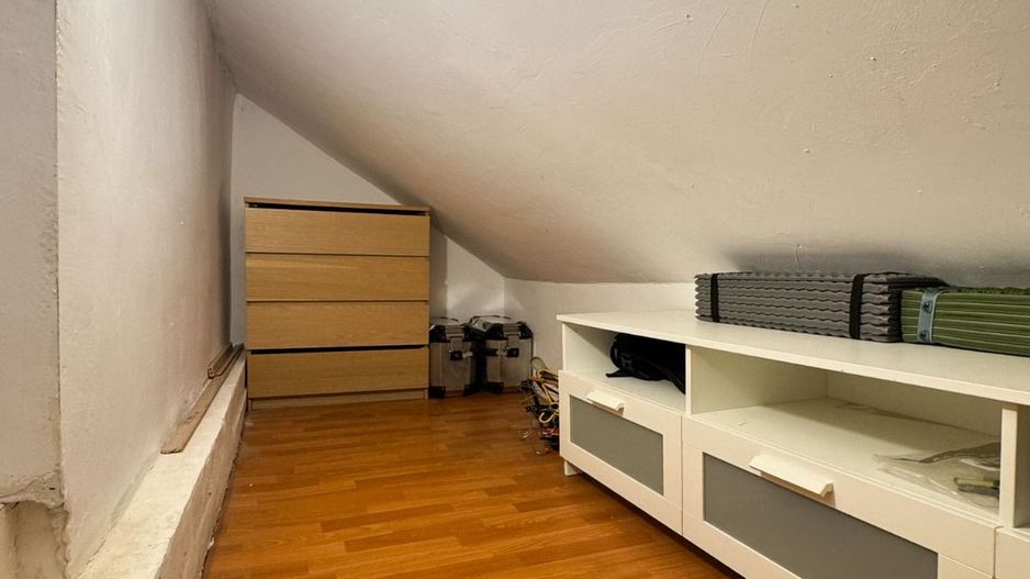 Apartament 2 camere - Domenii, etaj 2/2, centrala noua, curte, boxă, pod. - Poză 21