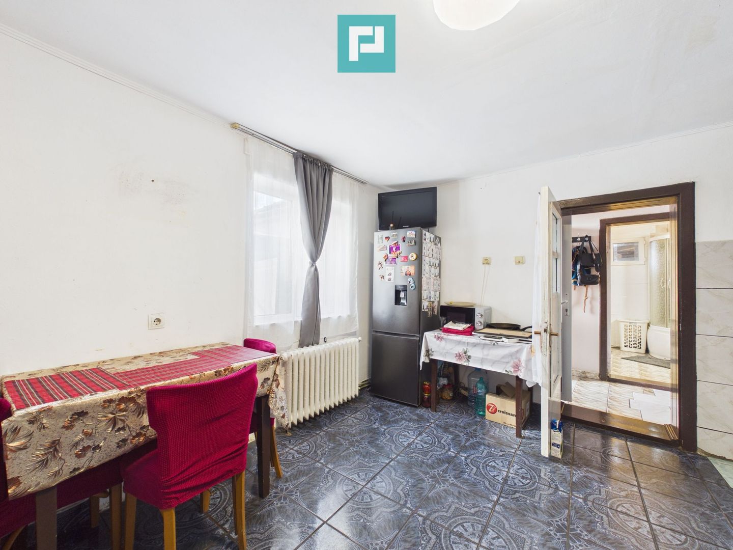 Casă cu 3 camere de vânzare în zona Bujac - Poză 2