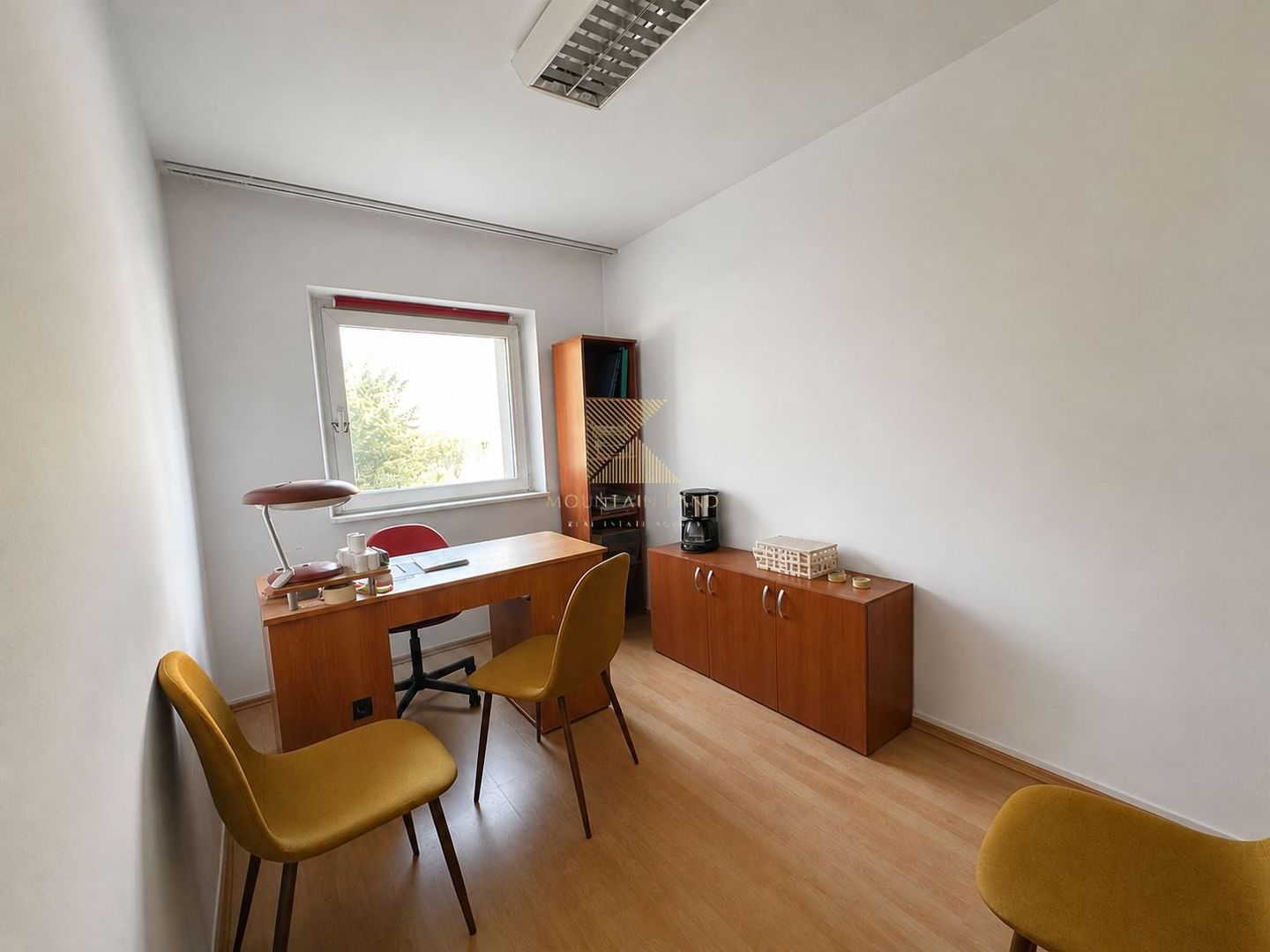 Spatiu pentru birou | 10 mp | intrare separata | baie | Judetean - Poză 2