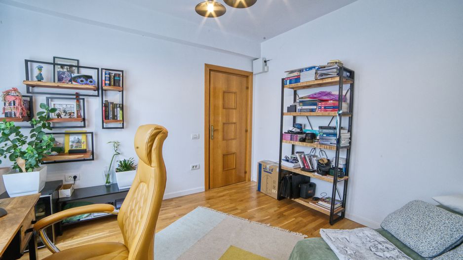 Casa complet mobilata 5 camere 3 bai curte generoasa - Poză 18