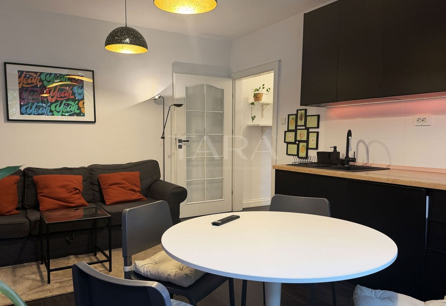 Apartament cu 3 camere, zona Facultatea de Litere. - Poză 1