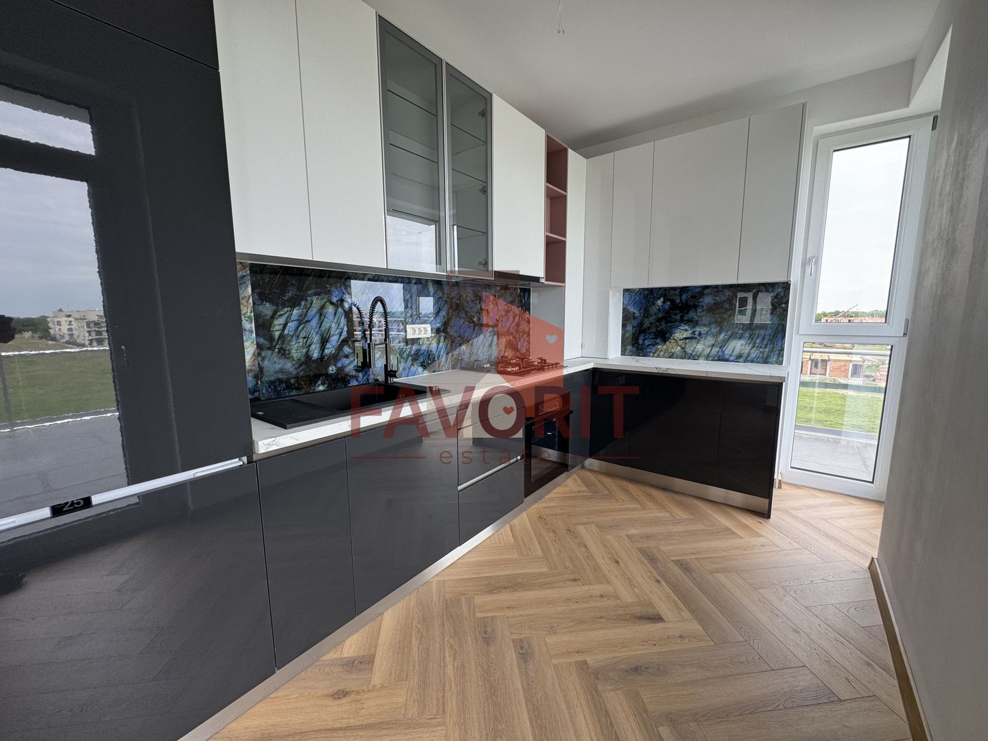 Penthouse cu terasa 70mp si 2 locuri de parcare in zona Torontalului - Poză 1