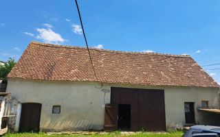 Casă traditională, 3 camere, 1766 mp teren, la asfalt, Vintu de Jos - Poză 3