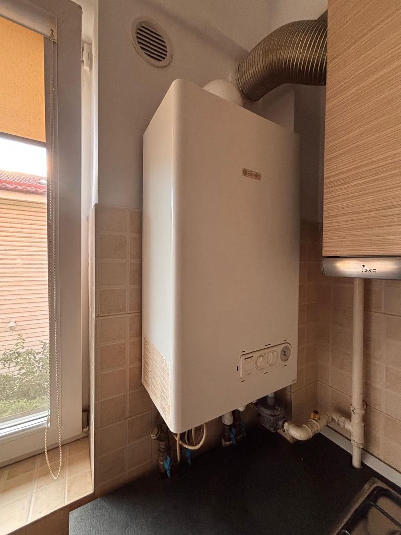 Apartament 2cam, decomandat, centrala proprie, parcare privata, metrou - Poză 8