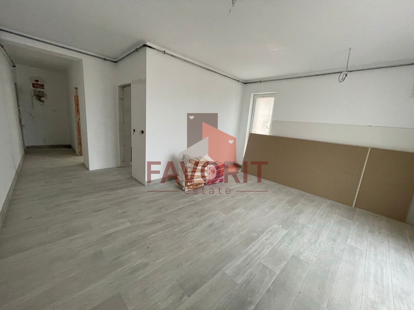 2 camere langa ESO | Decomandat | Bucatarie separata | Etaj 1 - Poză 1