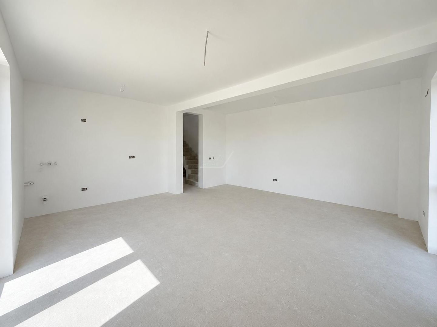 COMISION 0! Duplex finalizat. 5 camere, 3 bai. Panouri fotovoltaice. - Poză 2