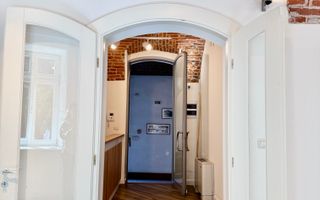 Spatiu birou in cladire istorica restaurata - Poză 9