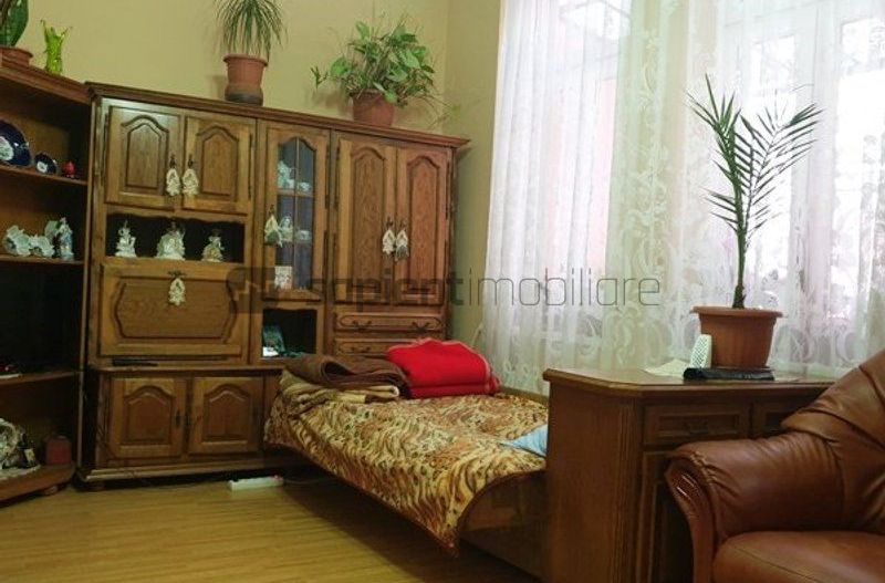 Casa cu 3 cam.in zona ultracentrala - Poză 1