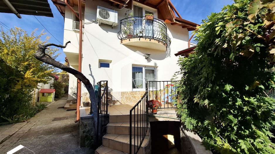 Casa tip duplex cu 6 camere, zona Republicii - Poză 1