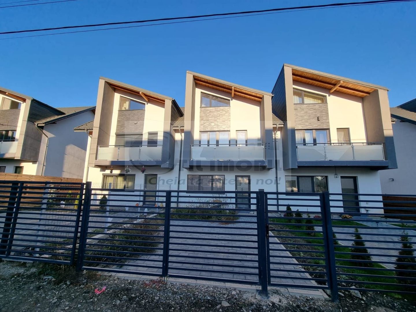 Casa de inchiriat 4 camere Valea Adanca- 699 EURO - Poză 1