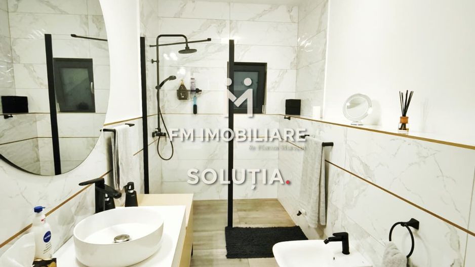 Casă deosebită, modernă și complet utilată în Săsar - Poză 19
