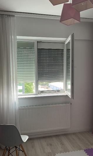 vand  apartament  2 camere utilat si mobilat - Poză 11