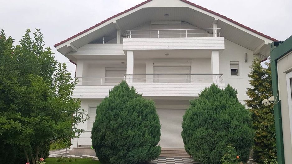 Vila de vanzare zona Metro/Arcasilor - P+1E+M - Poză 2