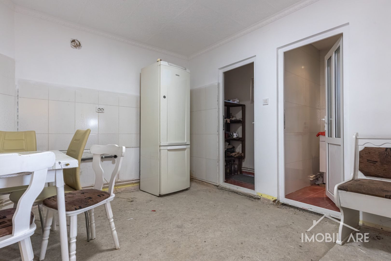 Casă spațioasă cu potențial de renovare și personalizare, în Viișoara - Poză 7