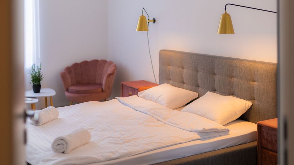 Apartament 3 camere, ultracentral, Oradea. 250 000 E + TVA. Comision 0 - Poză 18