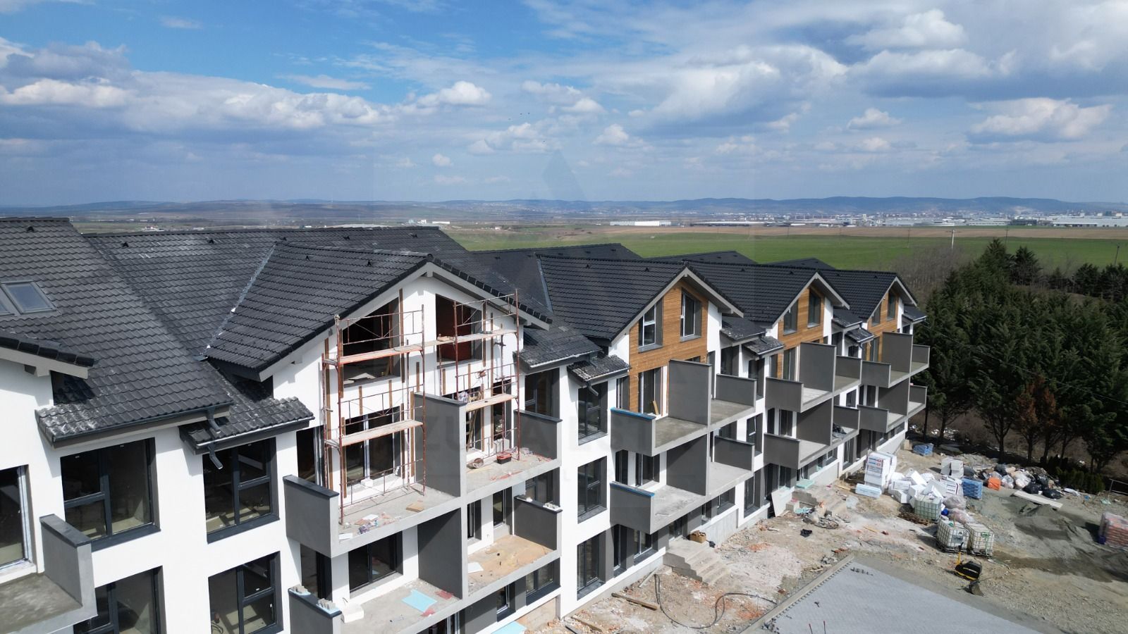 Apartament premium 3 camere + curte 50 mp 2 băi 61,4 mp utili Cristian - Poză 10