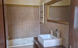 Apartament 2 camere, curte interioara cu loc de parcare - Poză 8