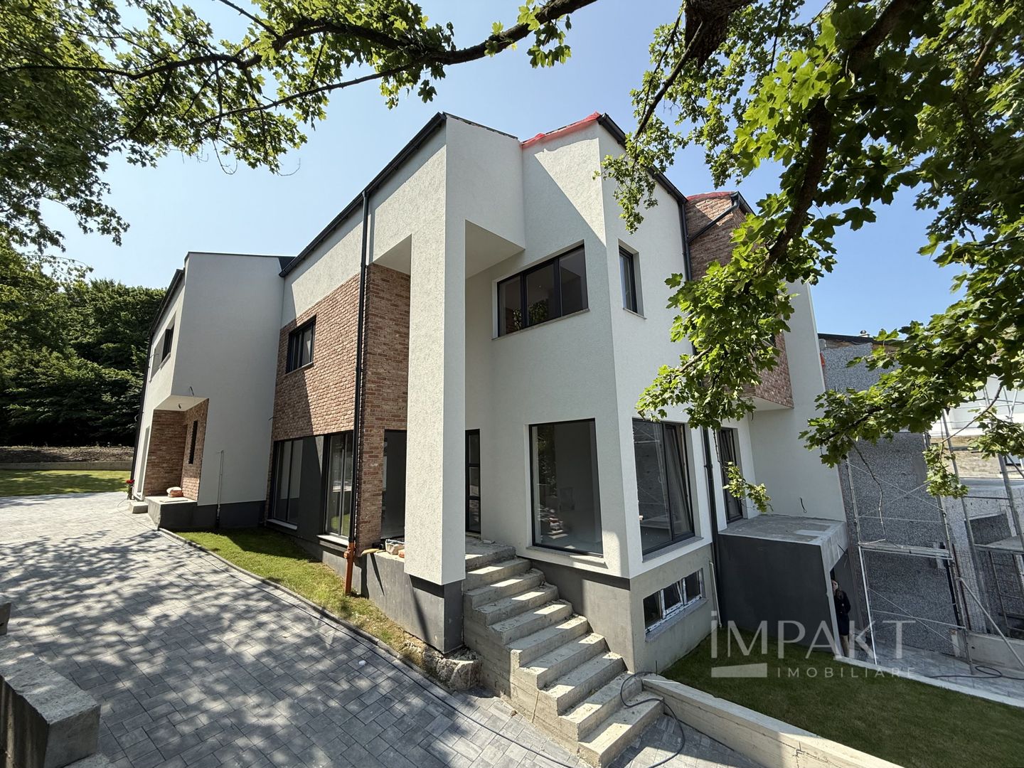 Case cuplate la liziera padurii , ideale pentru 2 familii ! - Poză 3